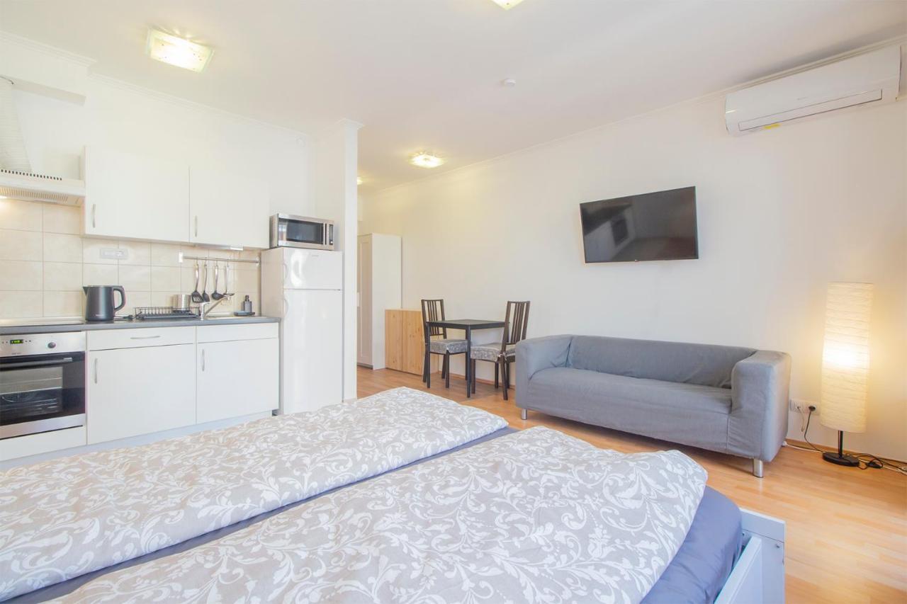 شقة Corvin Modern Studio With Ac, Parking بودابست المظهر الخارجي الصورة