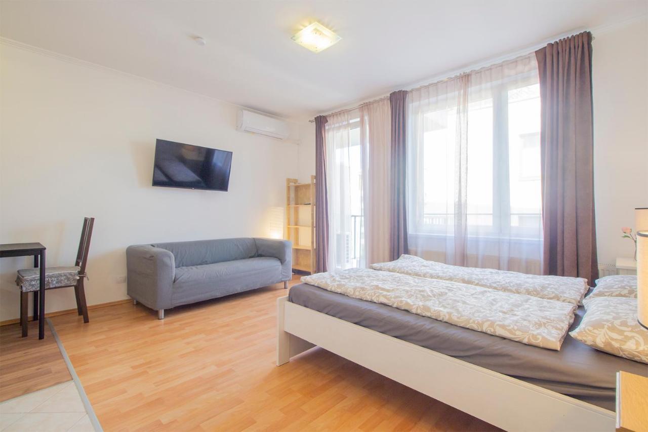 شقة Corvin Modern Studio With Ac, Parking بودابست المظهر الخارجي الصورة