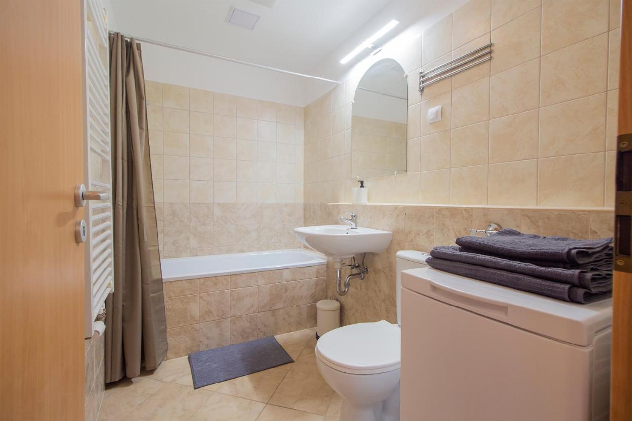 شقة Corvin Modern Studio With Ac, Parking بودابست المظهر الخارجي الصورة
