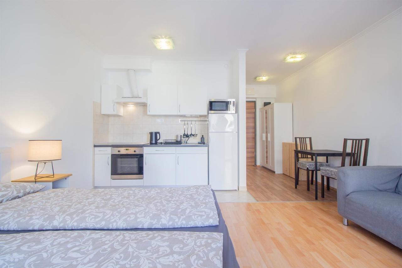 شقة Corvin Modern Studio With Ac, Parking بودابست المظهر الخارجي الصورة